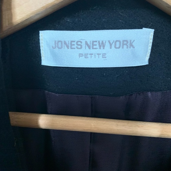 Woman’s Black WOOL. Overcoat - Picture 3 of 8